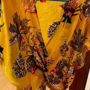 Umgee silky twist floral top